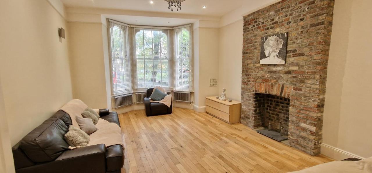 Ferienwohnung Action Packed Local 3Br 1 Mins Walk To Everything London Exterior foto